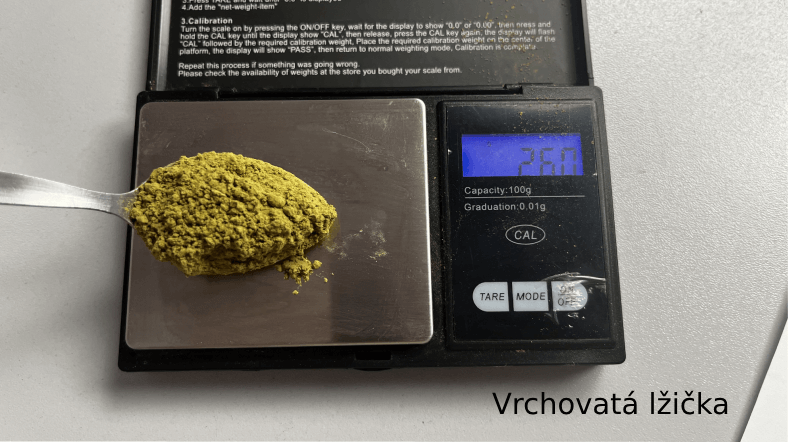 Dávkování kratomu podle vrchovaté lžíce